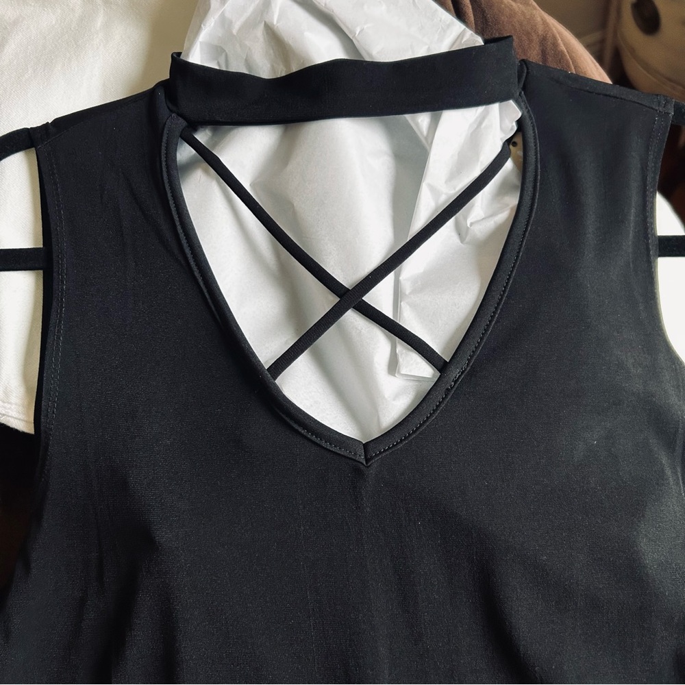 NWT - 🌸Black Sleeveless Top with Choker Neck by Diana Belle Size XL
